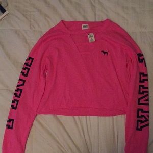 A long sleeve crop shirt